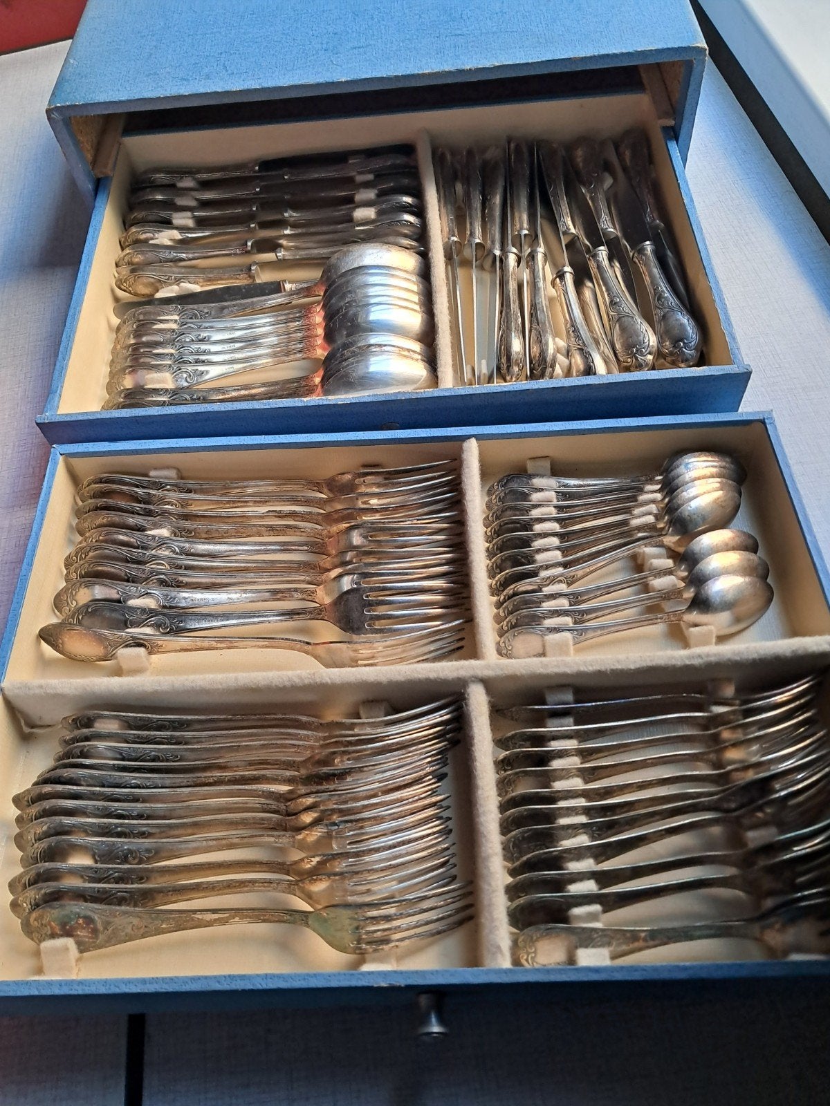 bestekkoffer met verzilverd bestek, Antiek en Kunst, Ophalen