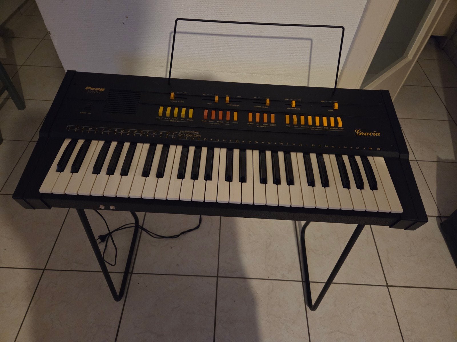 Eko Pony Synthesizer Gracia, Muziek en Instrumenten, Ophalen of Verzenden, Zo goed als nieuw, 49 toetsen, Met standaard