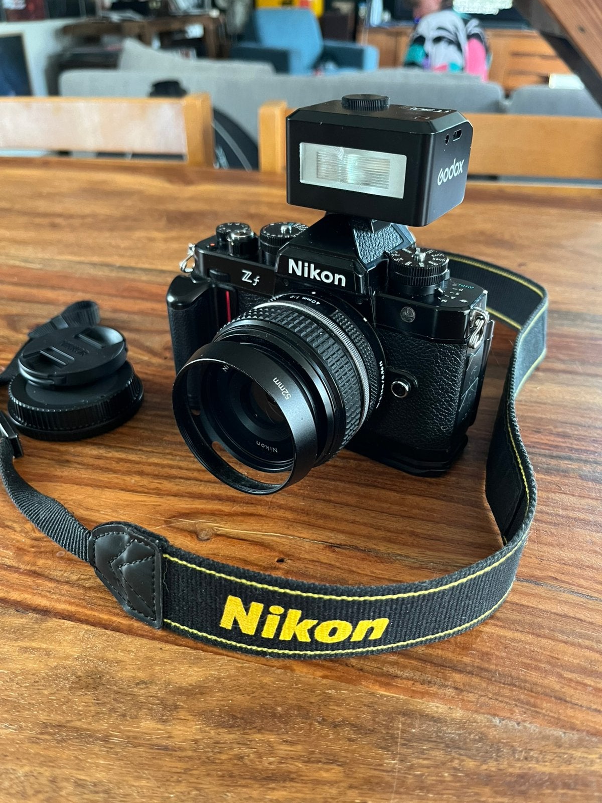 Nikon zf + 40mm , flash godox it30 pro, grip et pare soleil, Enlèvement, Comme neuf, Nikon