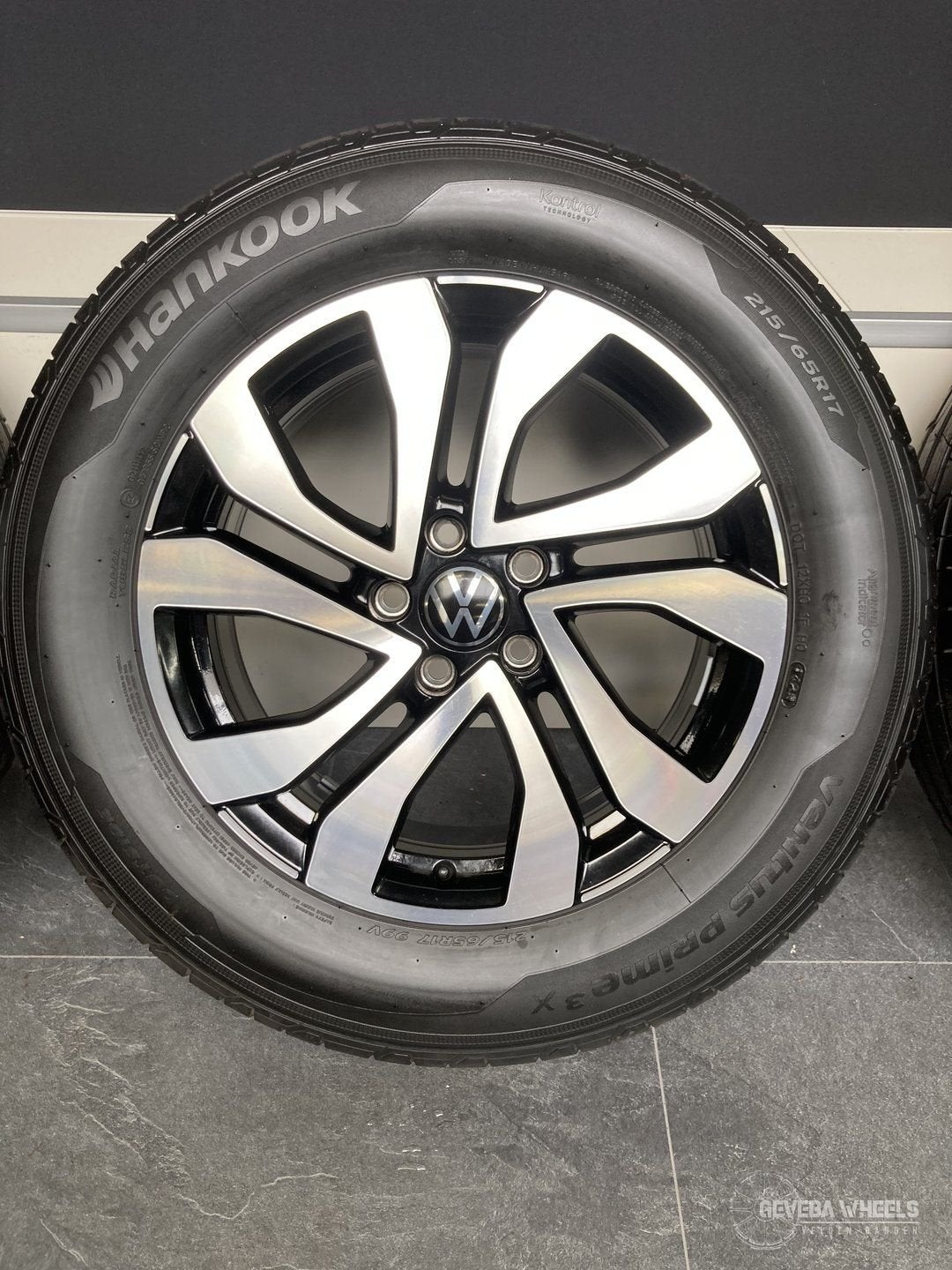 17” originele Volkswagen Tiguan 5NA velgen + banden 5x112, Pneus et Jantes, 215 mm, Véhicule de tourisme, Pneus été