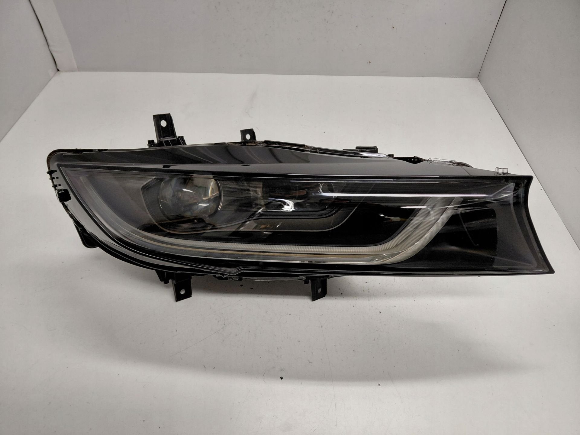 Phare droit BMW i8 7414844, Autos : Pièces & Accessoires, Petuelring 130
80788  Munich, DE, Info@bmw.de, Utilisé, BMW