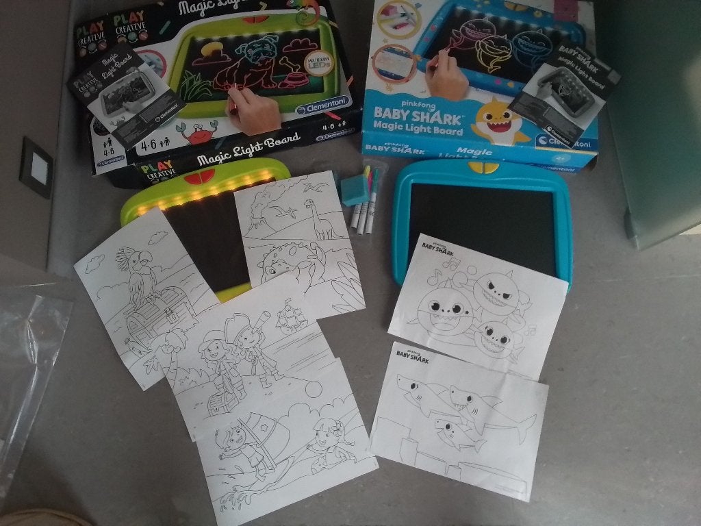 Set 2x Clementoni Magic Light Board (baby shark + groen), Ophalen, Gebruikt