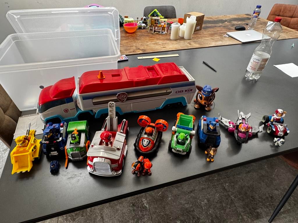 Paw Patrol vrachtwagen en alle hondjes en voertuigen, Ophalen, Zo goed als nieuw