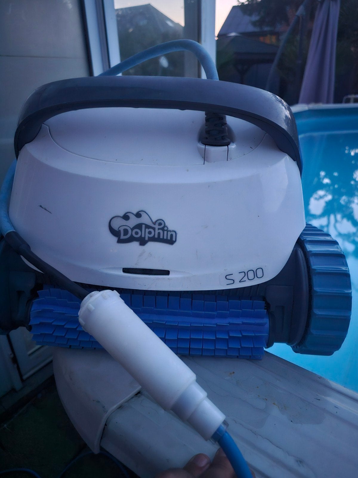 Zwembadrobot dolphin s200, Ophalen