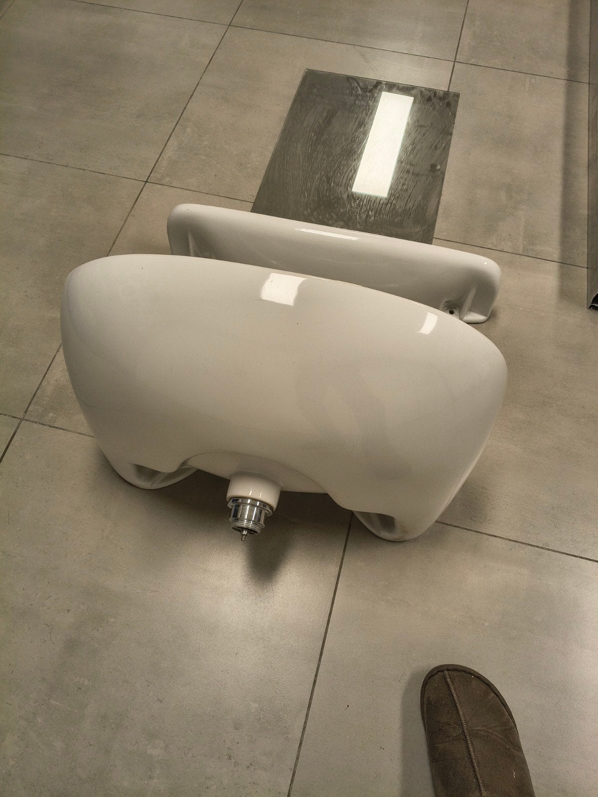 Lavabo met spiegel en tablet, Ophalen