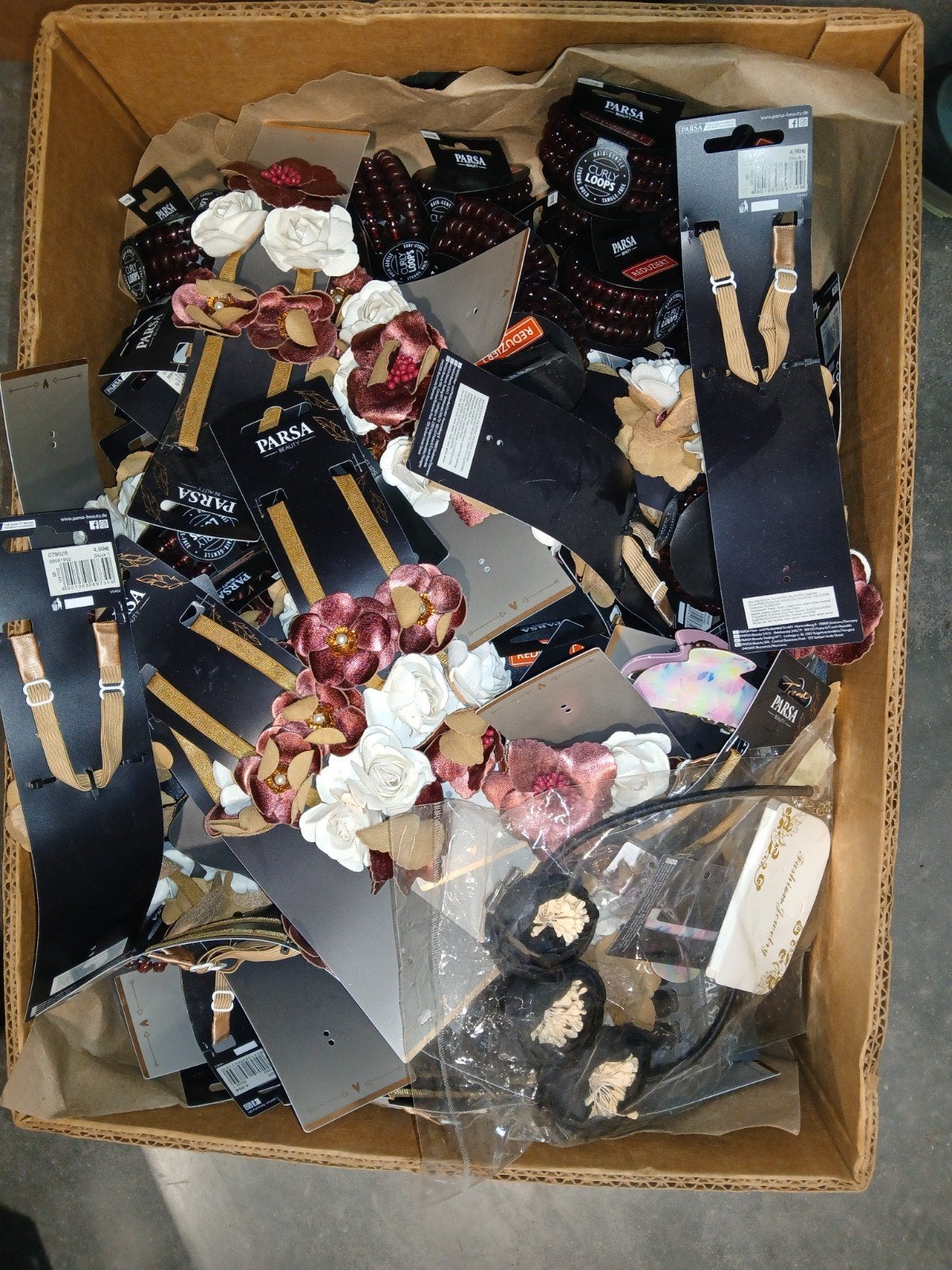 haarspeldjes,diadeem,....
alles voor in het haar.
allemaal n, Articles professionnels, Enlèvement, Bijoux et Accessoires