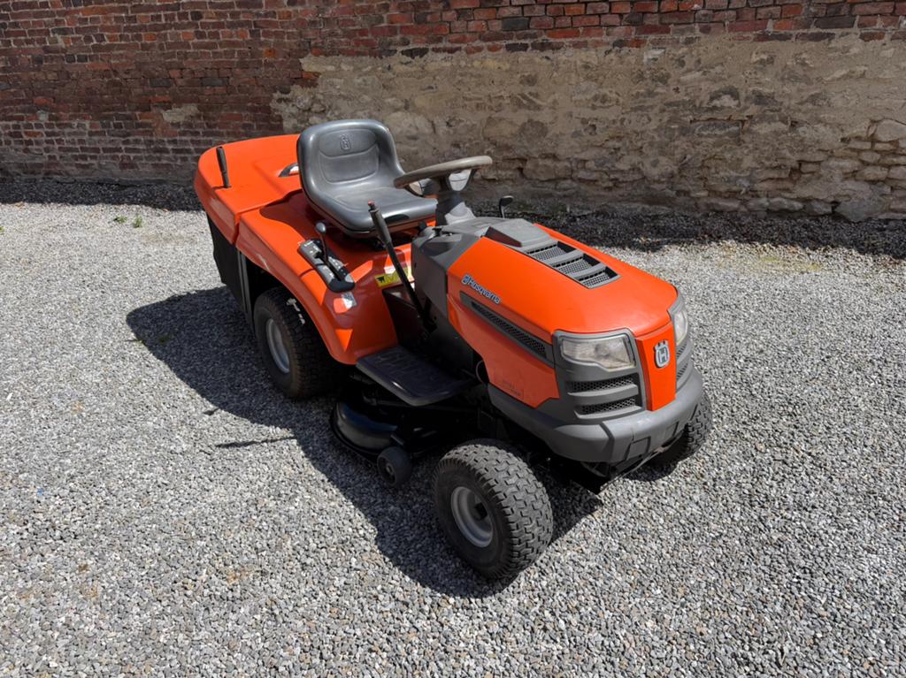 Tracteur tondeuse Husqvarna, Enlèvement, Comme neuf, Démarrage électrique, 90 à 120 cm