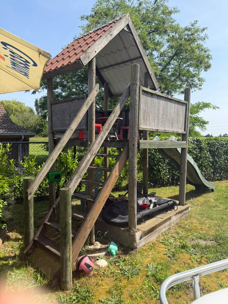 Gratis !!!! Speelhuis met schuifaf. Zelf uit elkaar te halen, Ophalen, Gebruikt