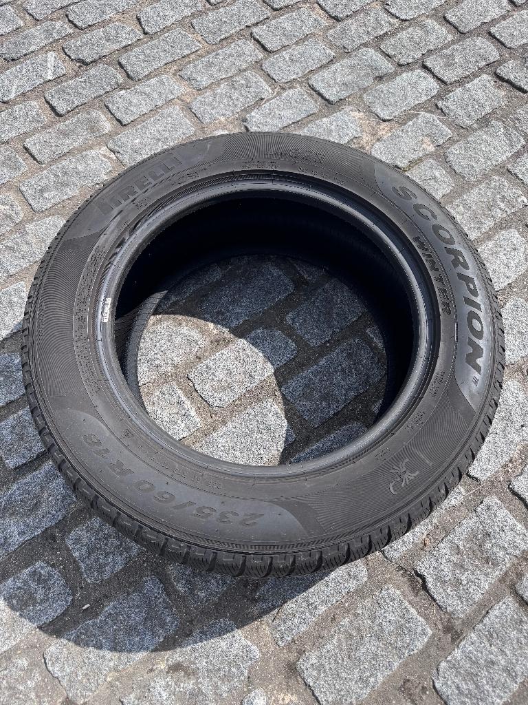 Winterbanden Pirelli Scorpion 235/60R18, Ophalen, 18 inch, Gebruikt, Winterbanden