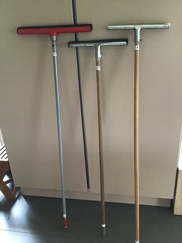 3 aftrekkers en ander kuisgerief (3 swiffers), Ophalen