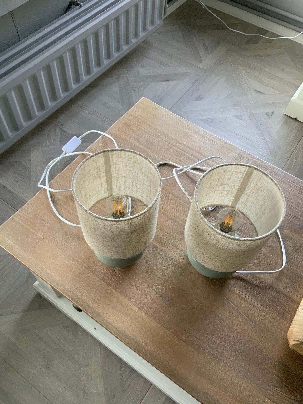 2 mooie lichtgroene-beige nachtlampjes met lampjes, Ophalen, Zo goed als nieuw, Beige