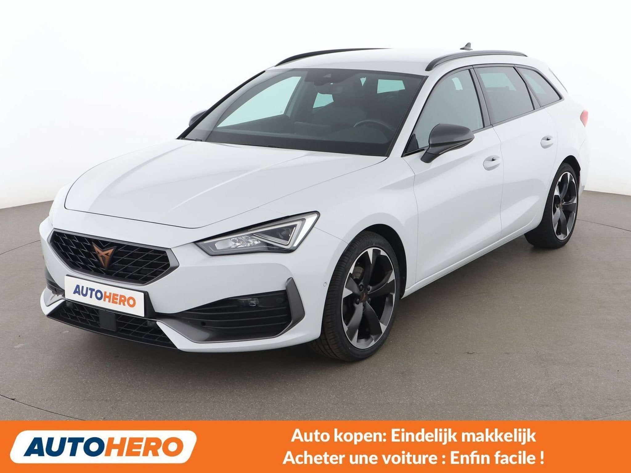 CUPRA Leon 1.5 eTSI (bj 2023, automaat), 1441 kg, Stof, Leon, Wit