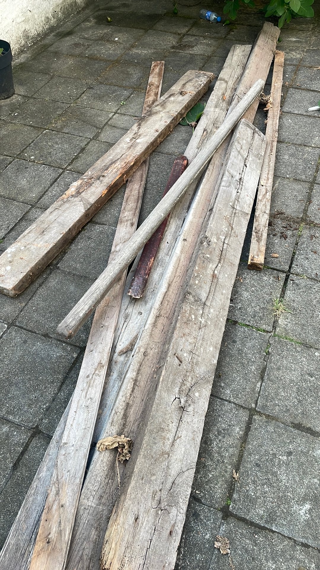 Bois a donner, Jardin & Terrasse, Poteaux, Poutres & Planches, Enlèvement, Comme neuf
