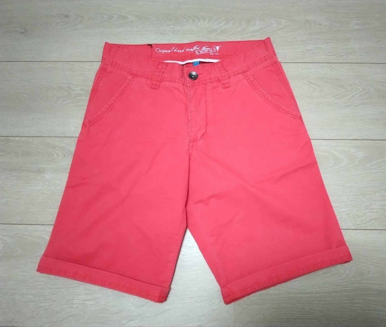 Chino Bermuda edc, Enlèvement
