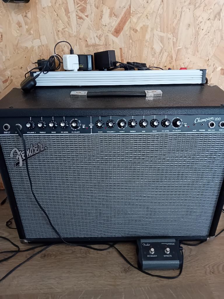 gitaar(Boss GT1),versterker(Fender),Gitaar, Muziek en Instrumenten, Ophalen, Zo goed als nieuw