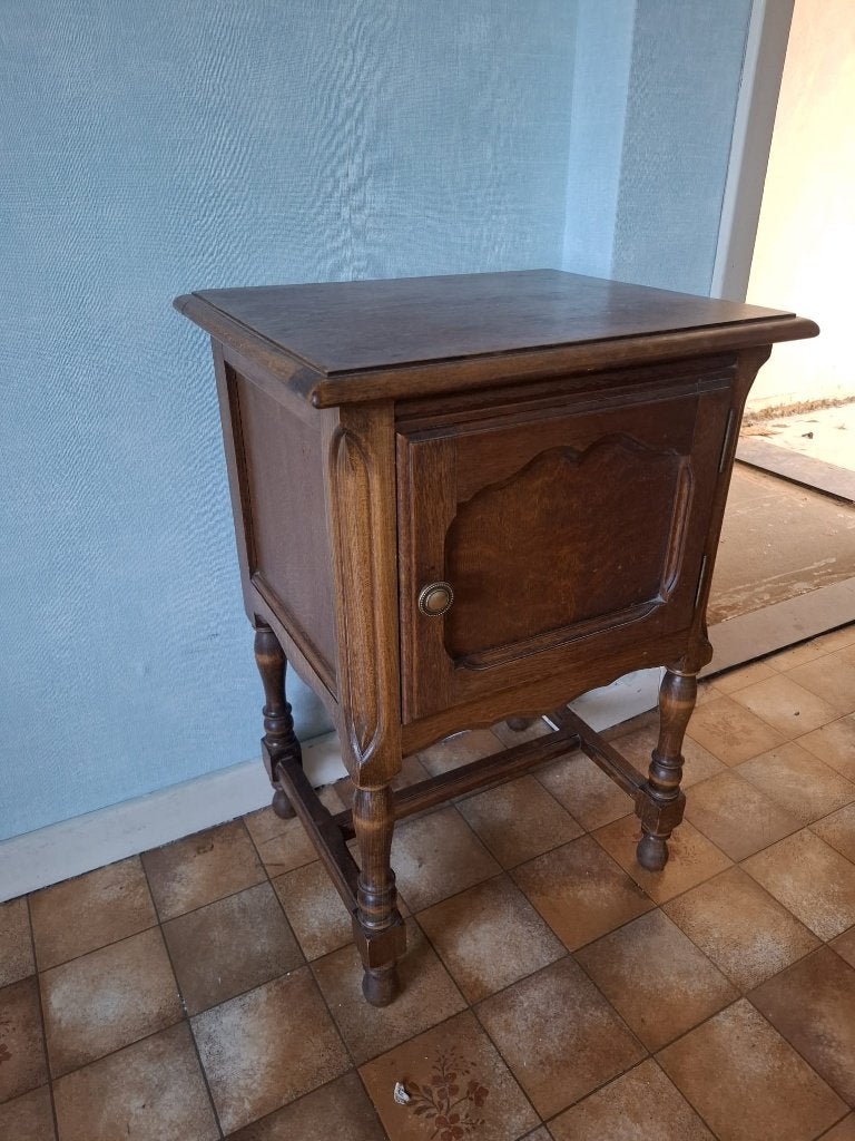 Table de chevet vintage en bois massif foncé, Maison & Meubles, Moins de 45 cm, Enlèvement, Utilisé, 55 à 70 cm
