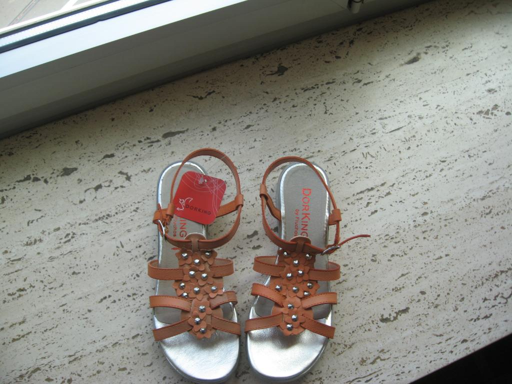 lederen sandalen, Nieuw, Oranje, Sandalen of Muiltjes, Ophalen of Verzenden