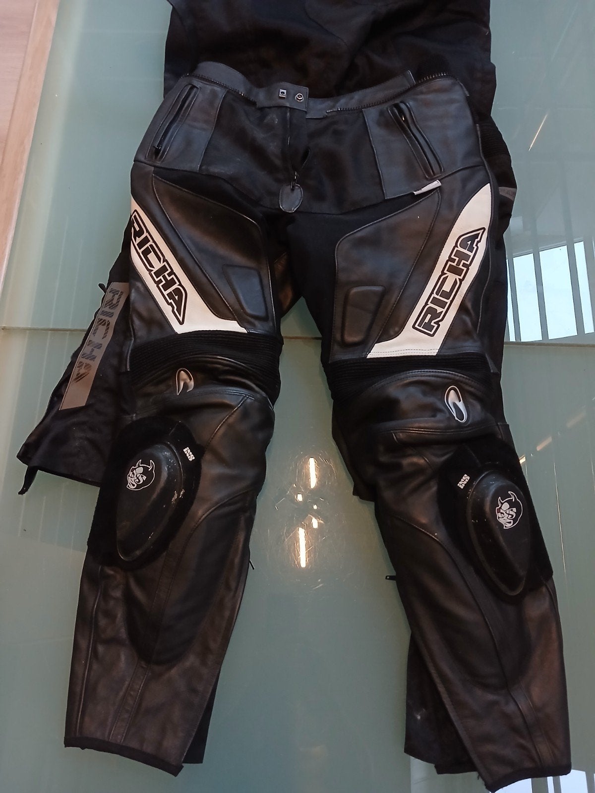Pantalon, Motos, Vêtements | Vêtements de moto, Seconde main, Enlèvement ou Envoi, RICHA, Pantalon | cuir
