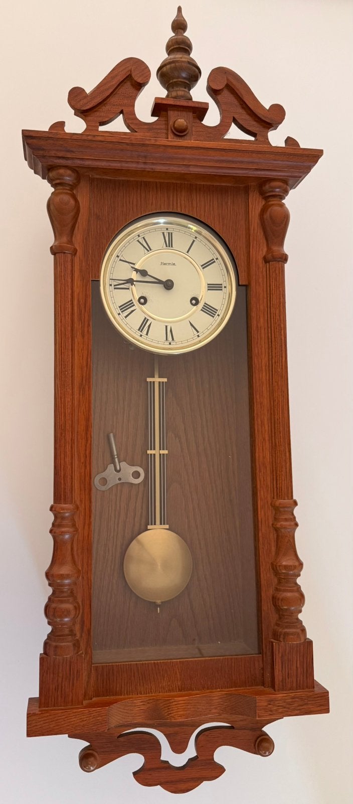 Hermle wandklok – prachtige rijk gesneden houten kast, Antiek en Kunst, Ophalen