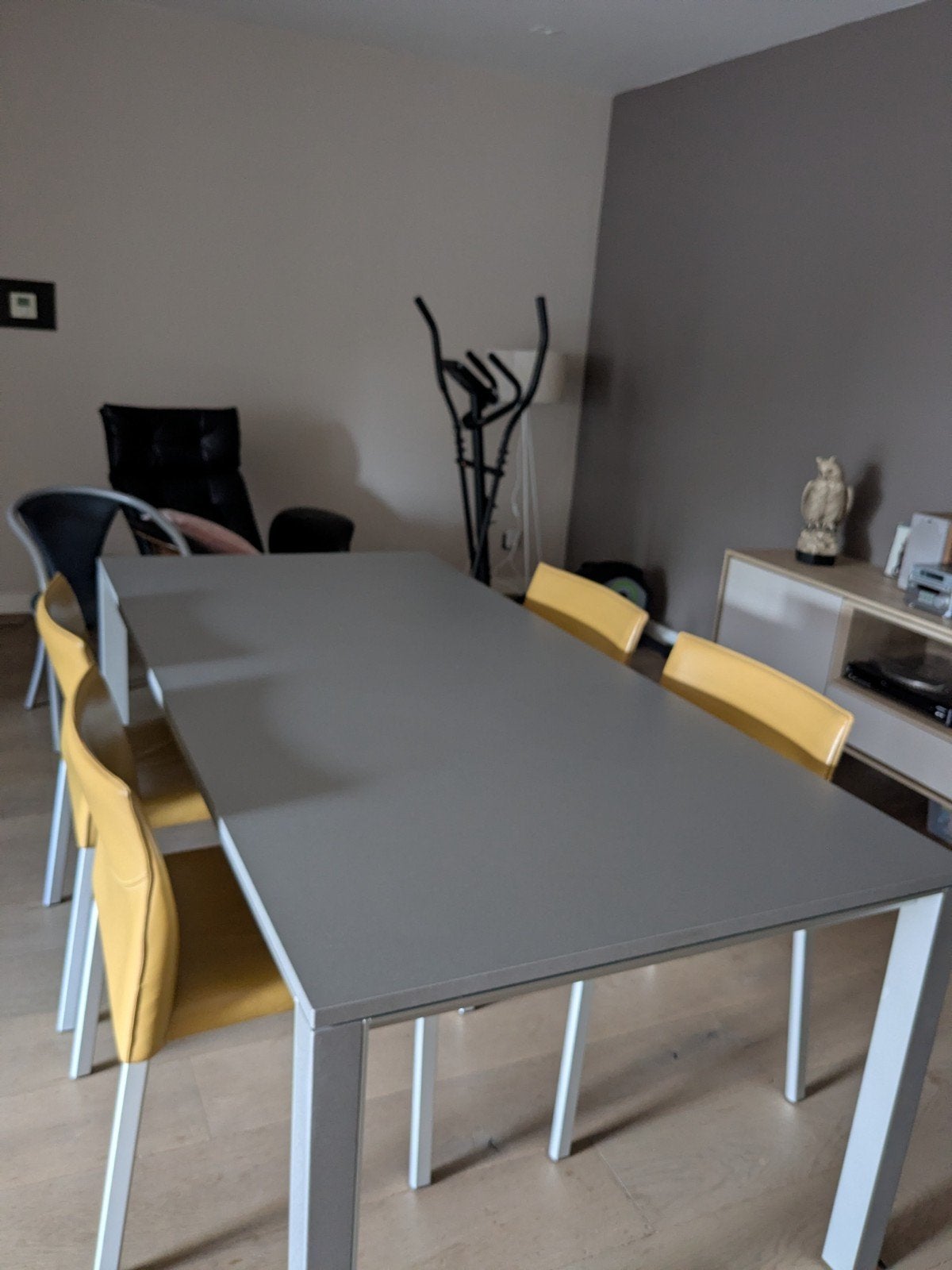 Leolux eettafel met lederen stoelen, Huis en Inrichting, Ophalen