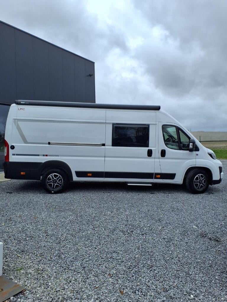 🚐✨ LMC Innovan 640 Pure – Lengtebedden - LAATSTE STUK! 🔥, Caravanes & Camping, Camping-cars, 6 à 7 mètres, Diesel, Automatique