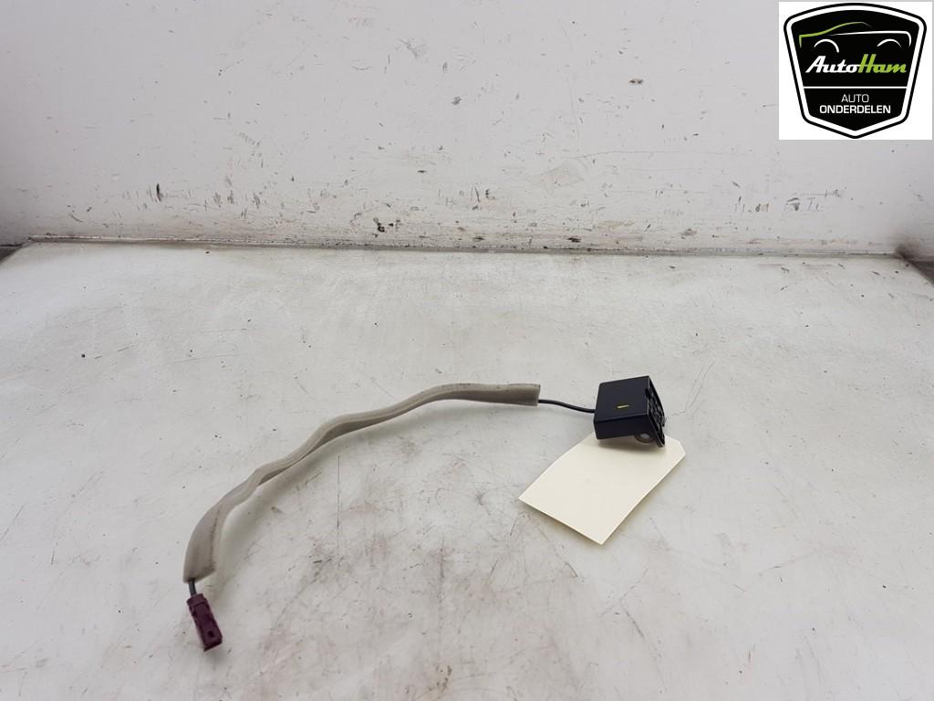 COMPUTER TELEFOON Renault Express (|282124064R|282124064R|), Gebruikt, Renault, Peter-Huppertz-Straße 5
51063  Köln, DE, Dialog.deutschland@renault.de