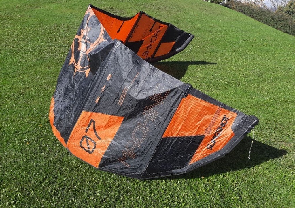 Kite Slinghot Machine V1 7m 2022 (non utilisée, gonflée 1x), Sports nautiques & Bateaux, Kitesurf, Enlèvement ou Envoi, Neuf, 7 m²