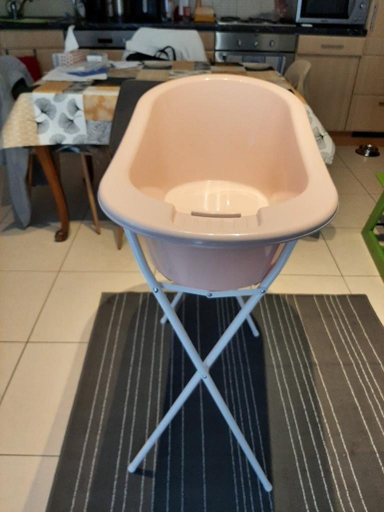 1 baignoire avec support pliable,  très bon état, Enfants & Bébés, Enlèvement, Baignoire