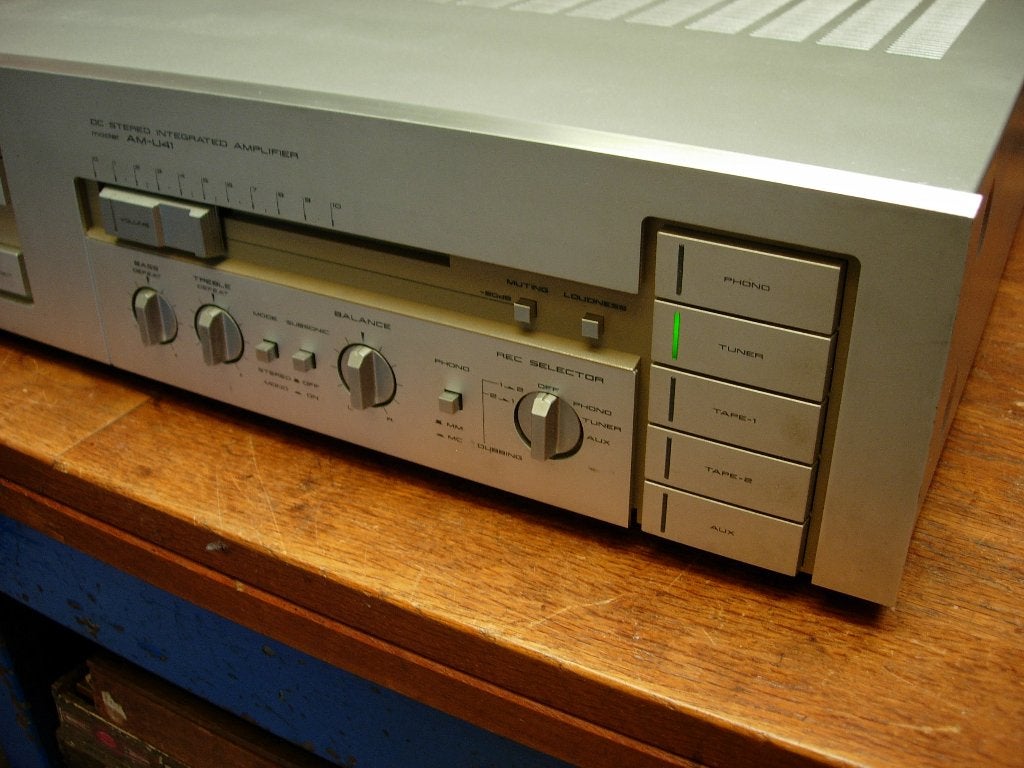 Ampli Révisé Akai AM-U41 2 x 55 W 8 OHMS 1982-83, TV, Hi-fi & Vidéo, Amplificateurs & Ampli-syntoniseurs, Enlèvement, Reconditionné