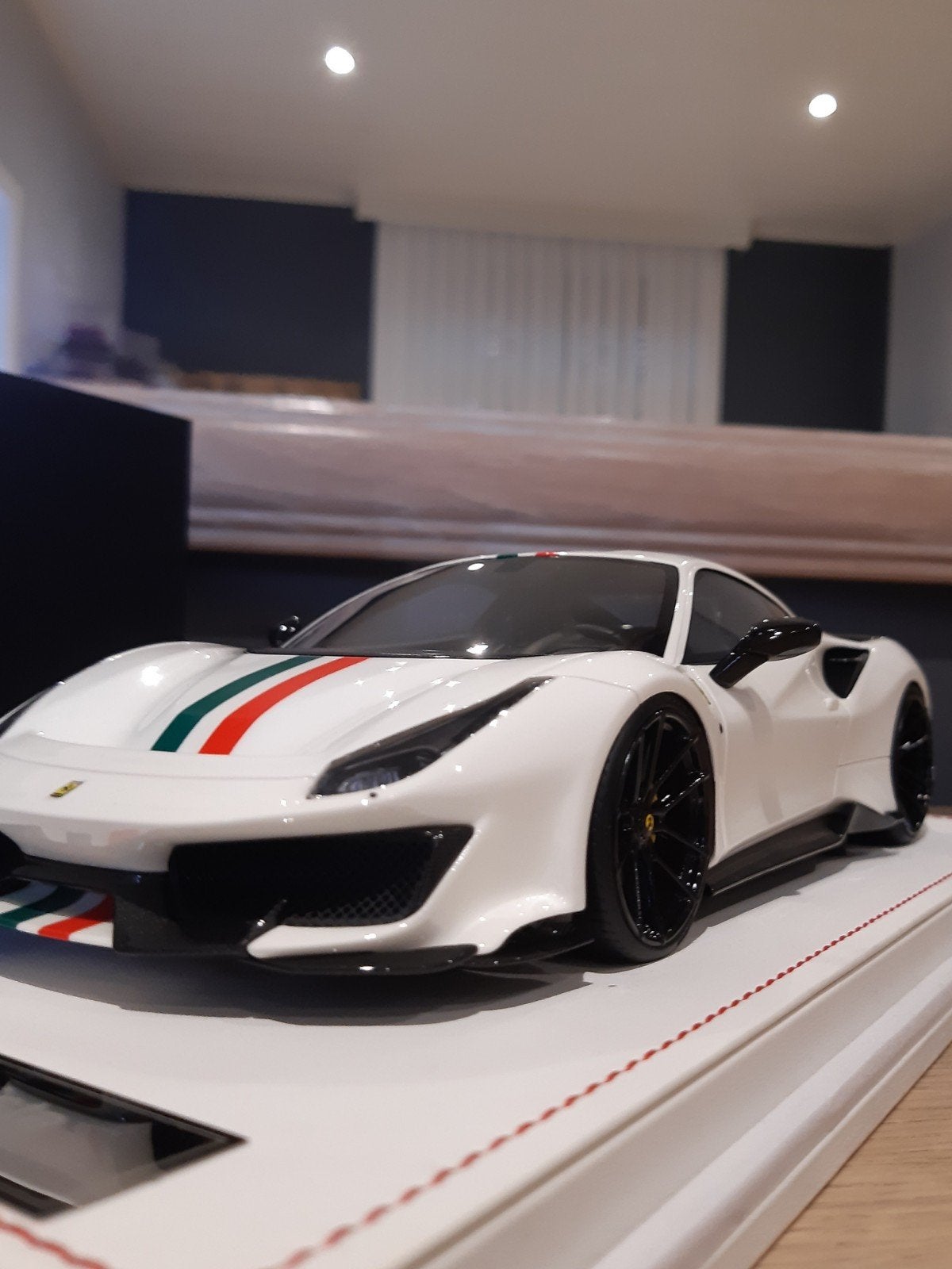 Ferrari 488 pista 1/18 ivy model merit, Enlèvement ou Envoi, Anson