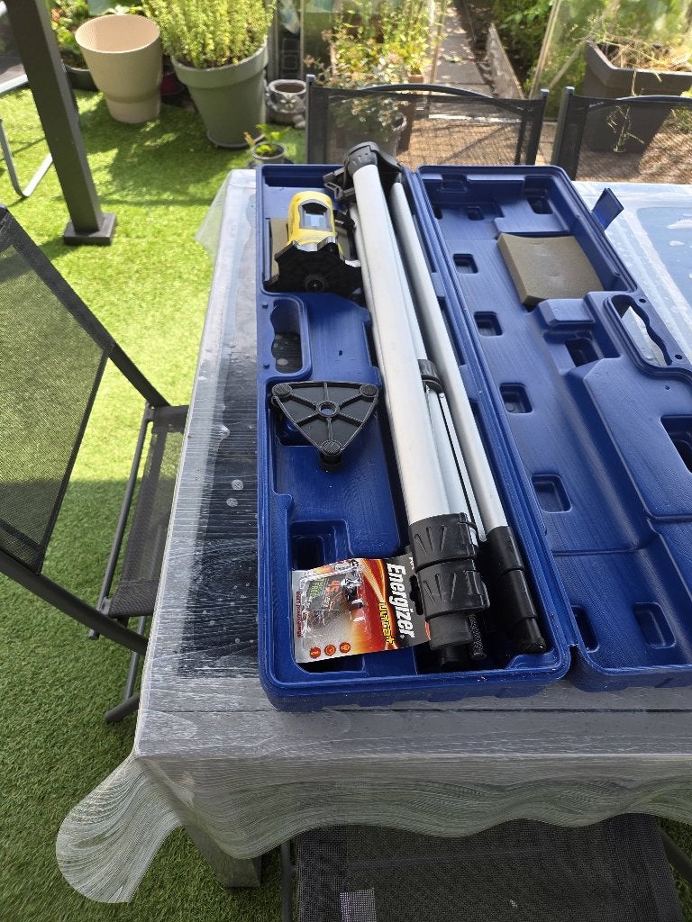 Niveau laser automatique sir pied DY 20551, Bricolage & Construction, Instruments de mesure, Enlèvement, Comme neuf, Distance