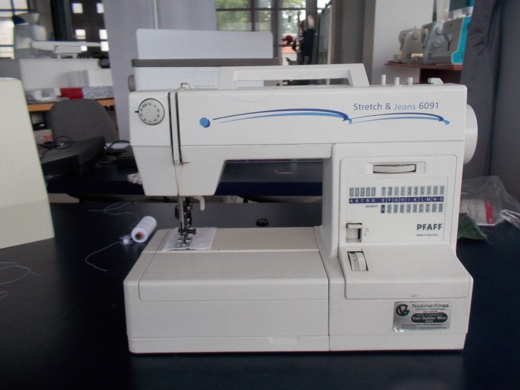 Pfaff naaimachine met ingebouwd boventransport, Ophalen, Gebruikt, Naaimachine, Pfaff