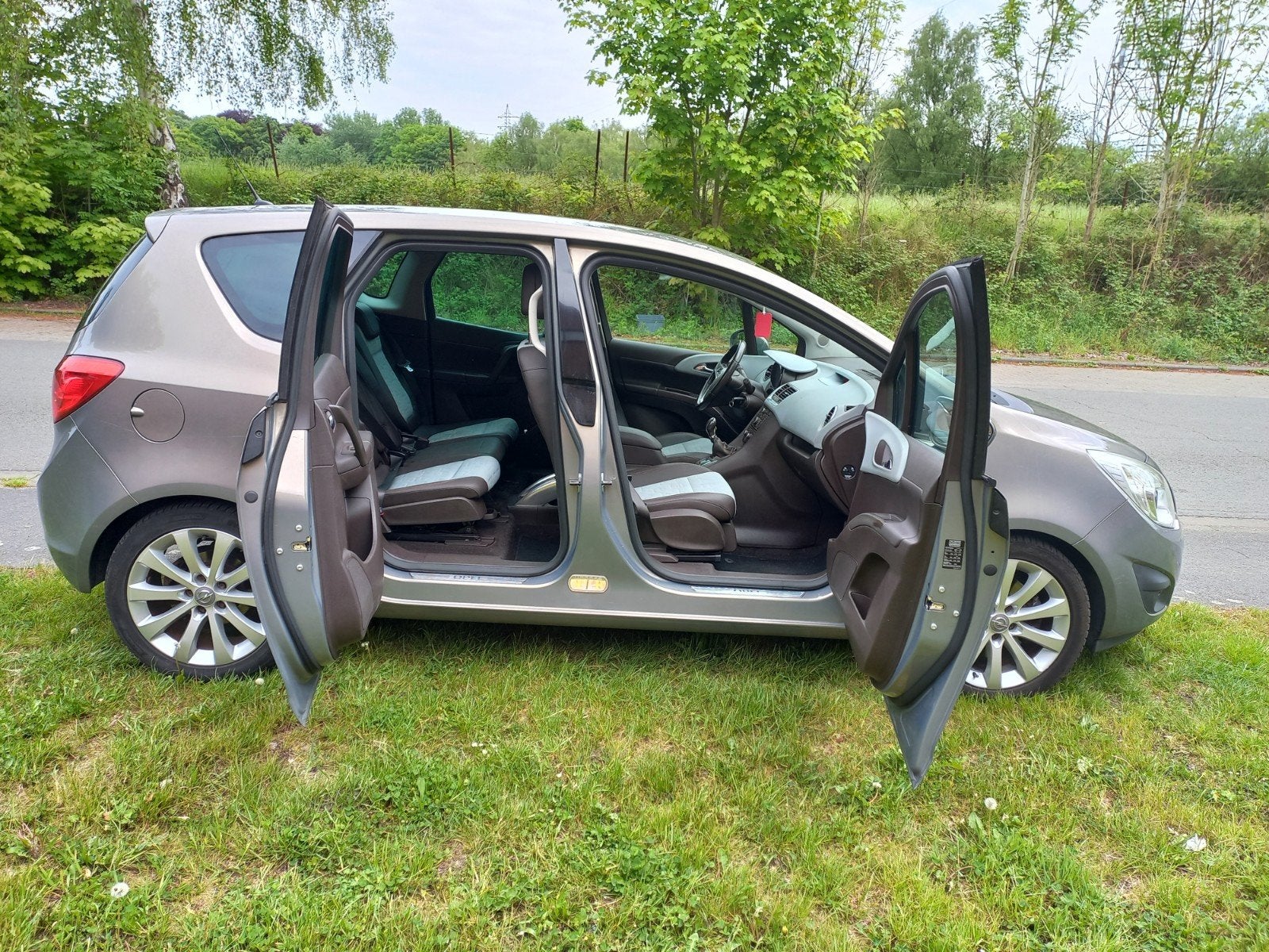 Opel meriva prête a immatriculer ctok vierge 0486 29 27 43, Autos, Opel, Particulier, Meriva, Air conditionné, Ordinateur de bord