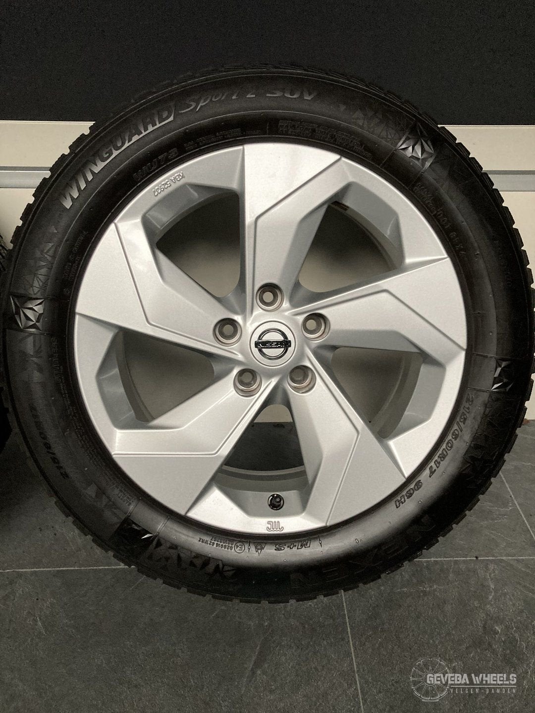 17” originele Nissan Juke F16 velgen + winterbanden 5x114.3, Auto-onderdelen, -, -, Banden en Velgen, 17 inch