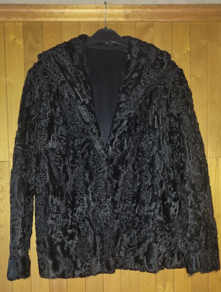 Manteau en Astrakan, fourrure noire, Taille 46/48 (XL) ou plus grande, Enlèvement ou Envoi, Comme neuf, Amandine