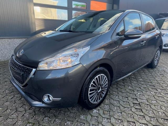 Peugeot 208 Benzine - Nieuwe motor, Auto's, Voorwielaandrijving, Euro 5, Stof, Zwart