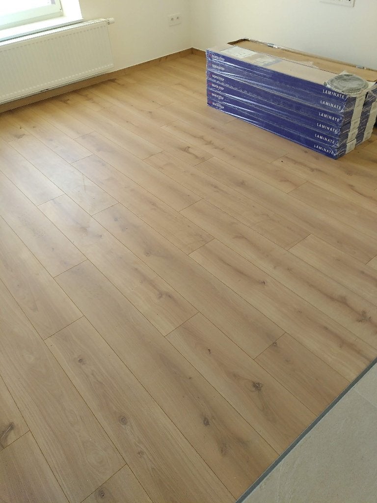 Stratifié Laminate Quick Step couleur chêne, Neuf, Chêne, Parquet, 10 à 25 m²