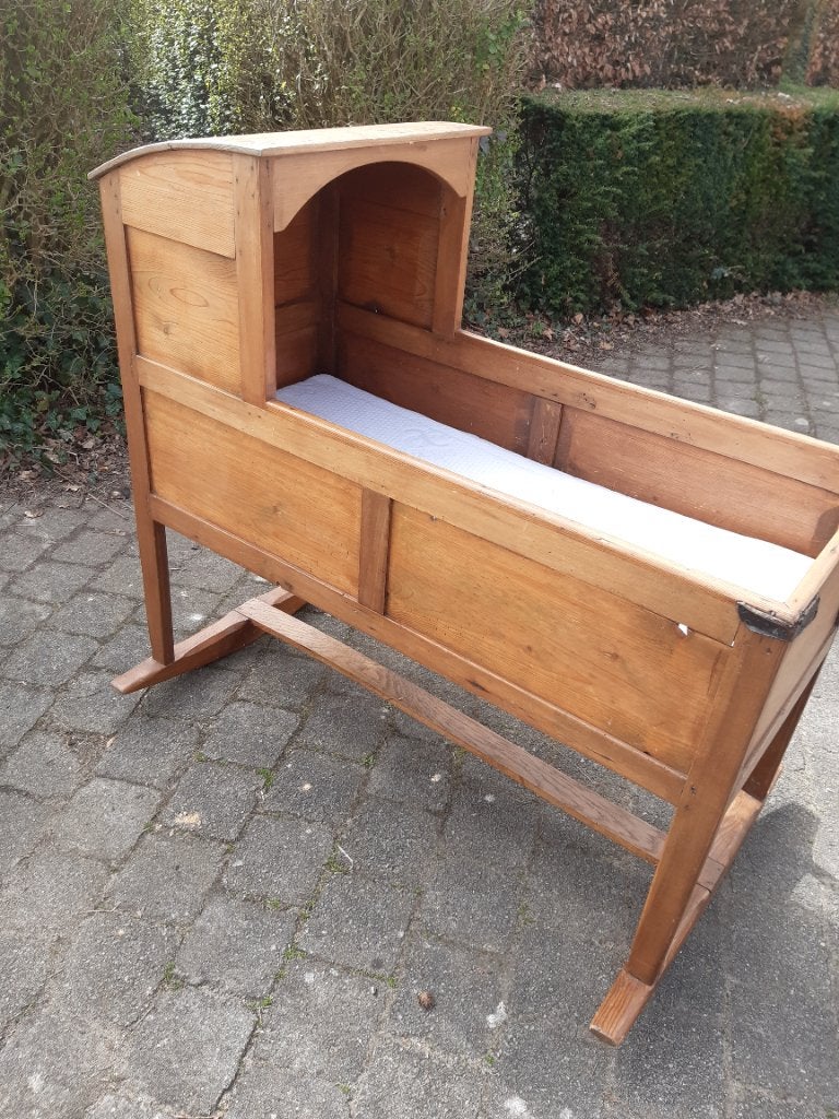 Antieke wieg, Enlèvement