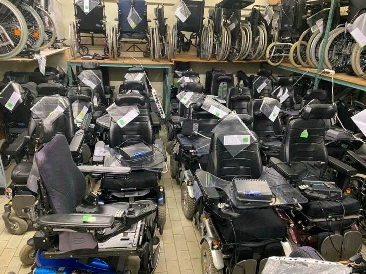 différents modèles de fauteuils roulants et de scooters élec, Enlèvement ou Envoi, Pliant, Neuf, Fauteuil roulant électrique