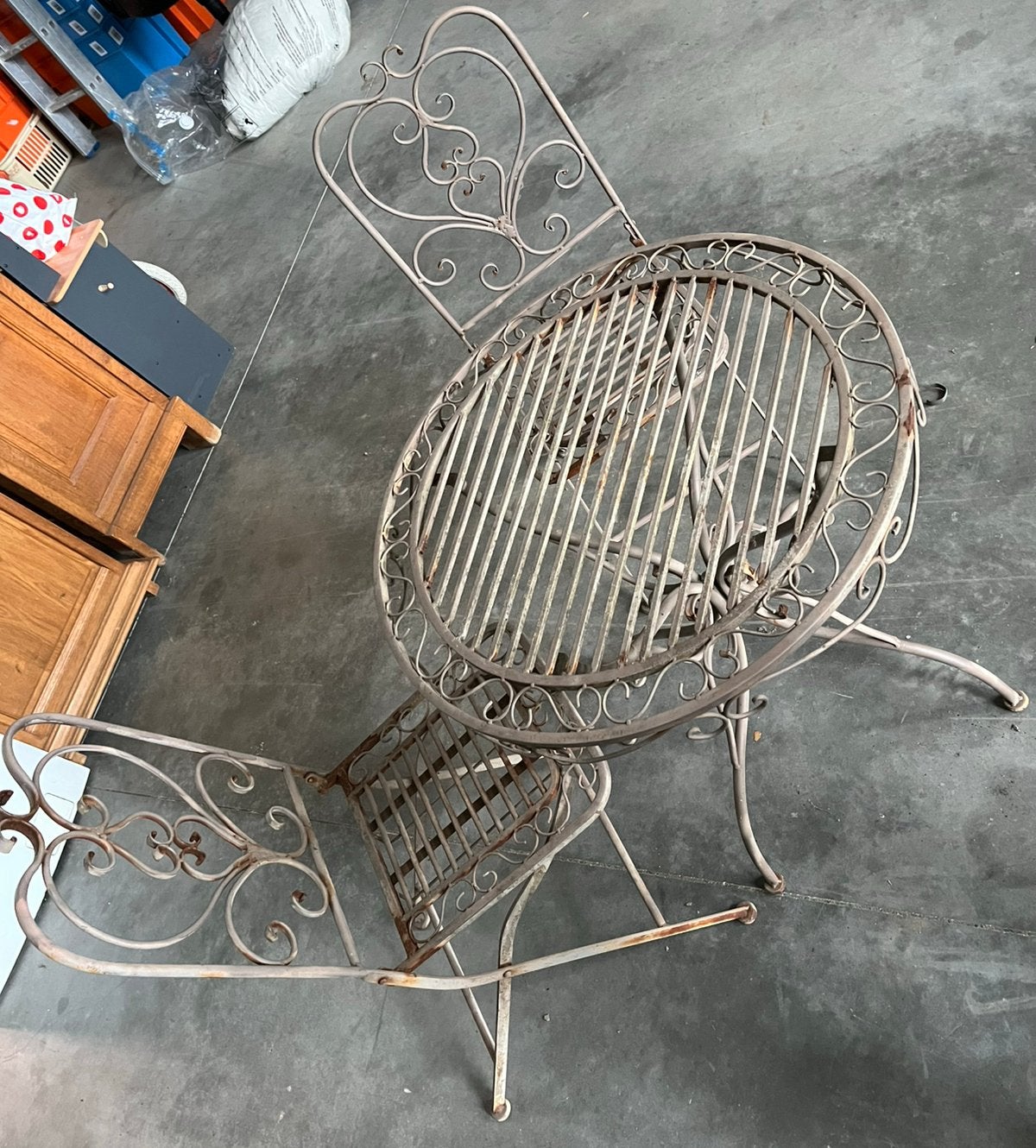 Ijzeren tuintafel met 2 stoelen, Tuin en Terras, Ophalen, Zo goed als nieuw