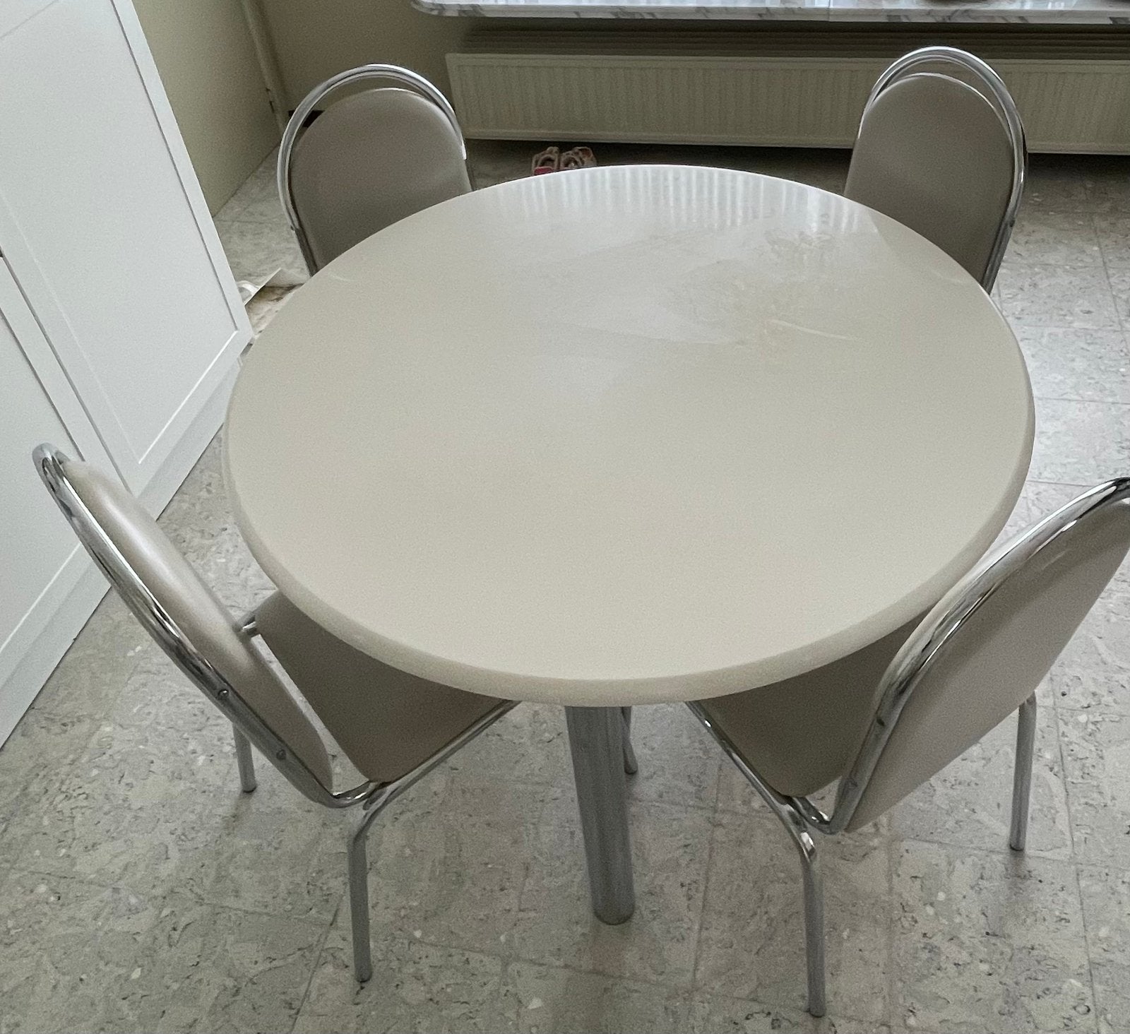 Ronde tafel en 6 stoelen, Ophalen