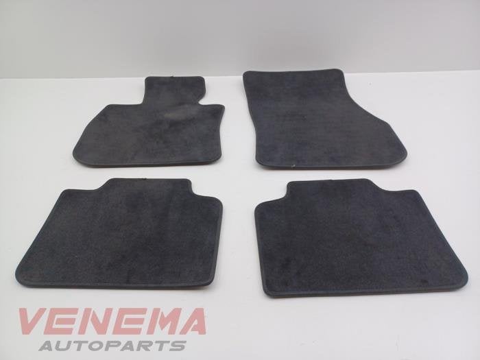 Kit tapis d'un BMW 2-Serie, Autos : Pièces & Accessoires, -, 3 mois de garantie, Utilisé, -
