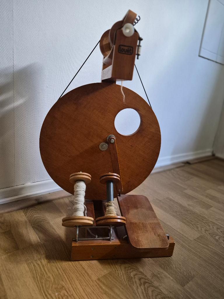 Louet spinnenwiel + toebehoren, Ophalen, Gebruikt, Spinnewiel