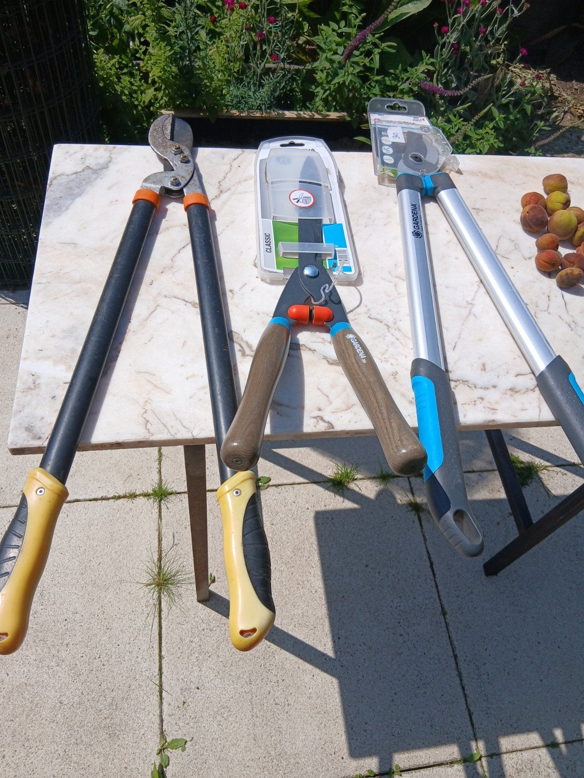 2 splinternieuwe GARDENAsnoeischaren en 1 gebruikt, Jardin & Terrasse, Sécateurs, Enlèvement
