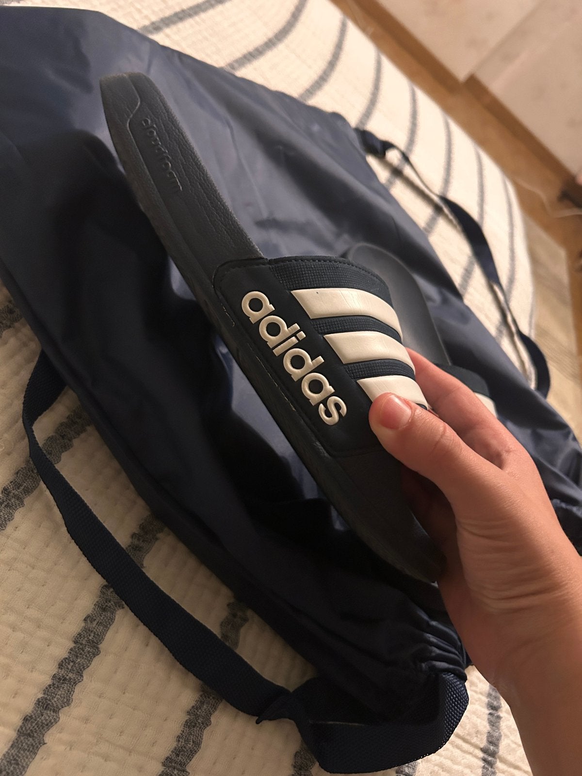 ADIDAS pantoffel, Ophalen of Verzenden, Zo goed als nieuw