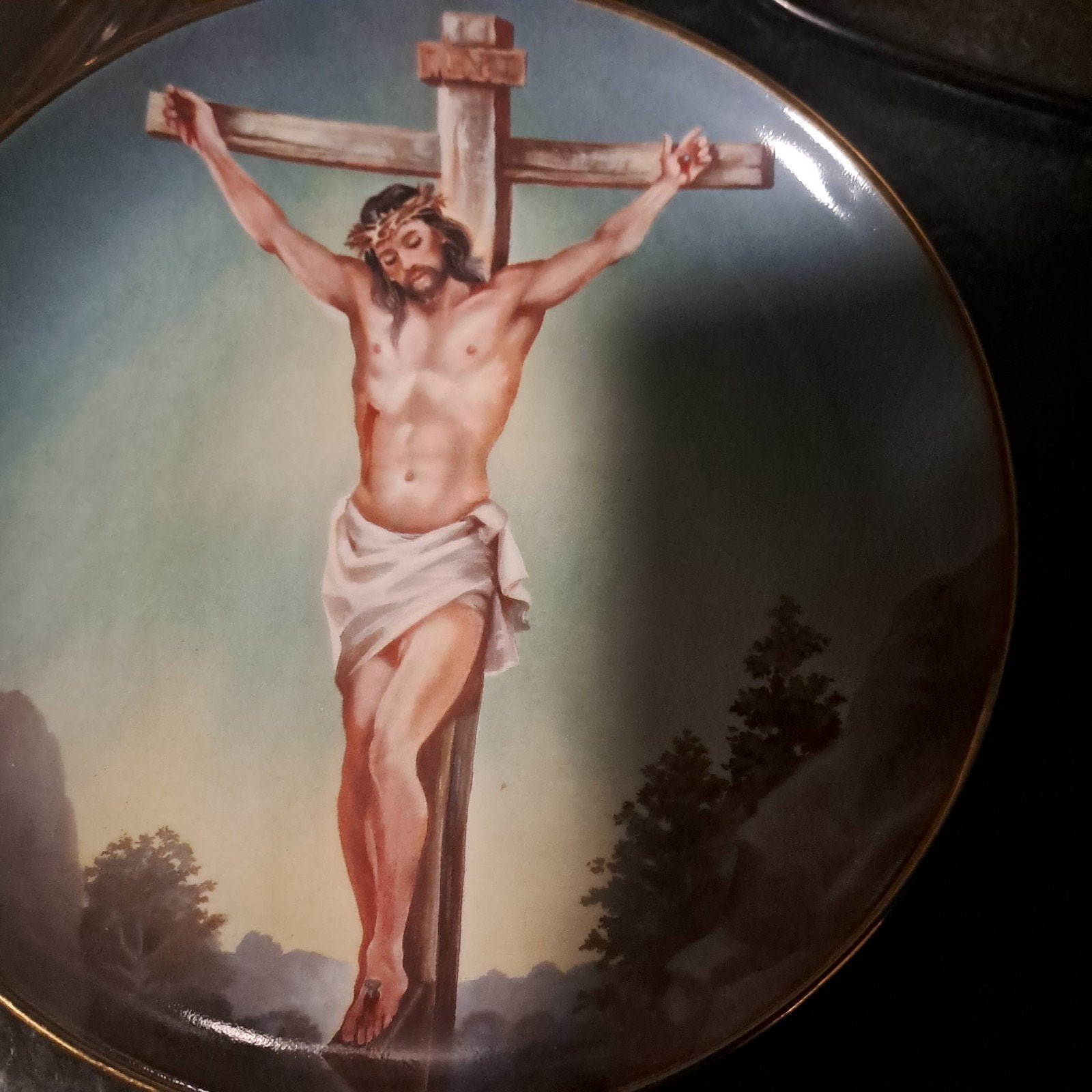 porceleinen verzmelbord the crucificxion gouden rand, Ophalen of Verzenden, Zo goed als nieuw, Religie