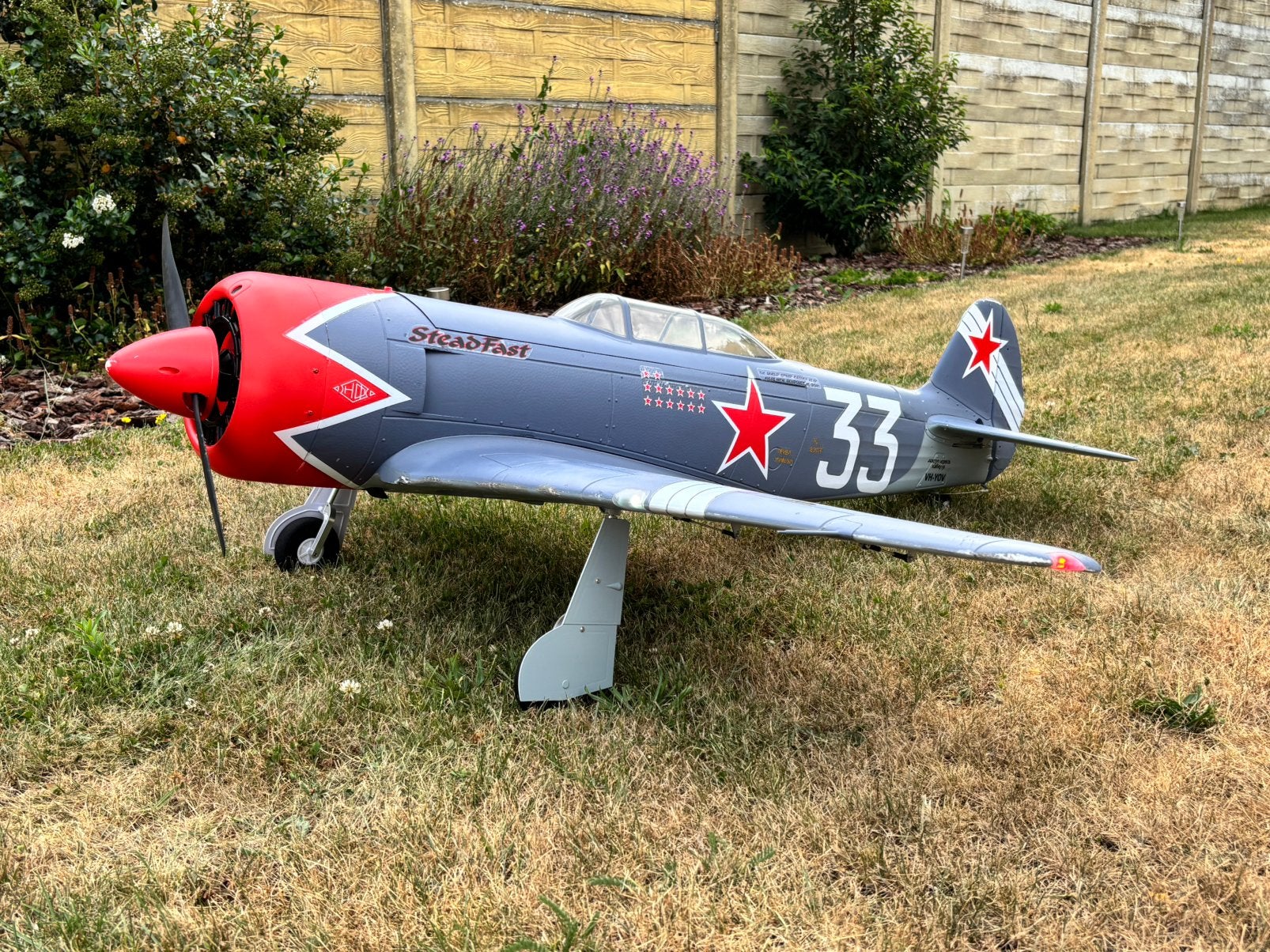Yak-11 Steadfast, Hobby & Loisirs créatifs, Modélisme | Radiocommandé & Téléguidé | Avions, Enlèvement, Utilisé, Électro