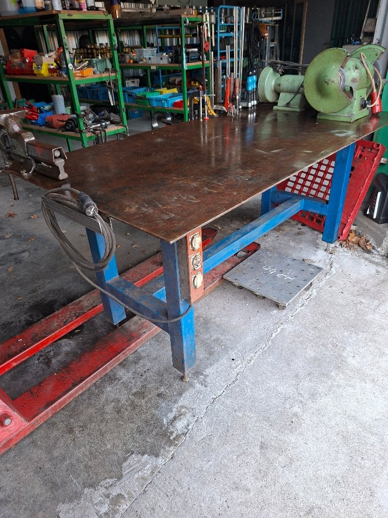 verschillende metalen werkbanken (lastafels), Doe-het-zelf en Bouw, Werkbanken, Gebruikt, 170 cm of meer, Bankschroef, Ophalen