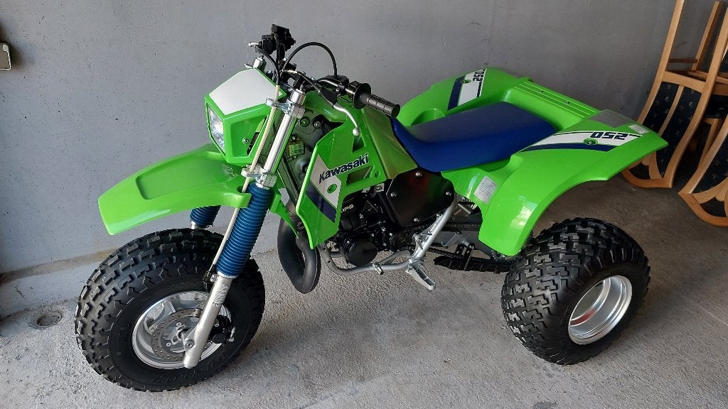 Recherché : Kawasaki KXT250 Tecate 1986 1987 Trike KXT 250, Motos