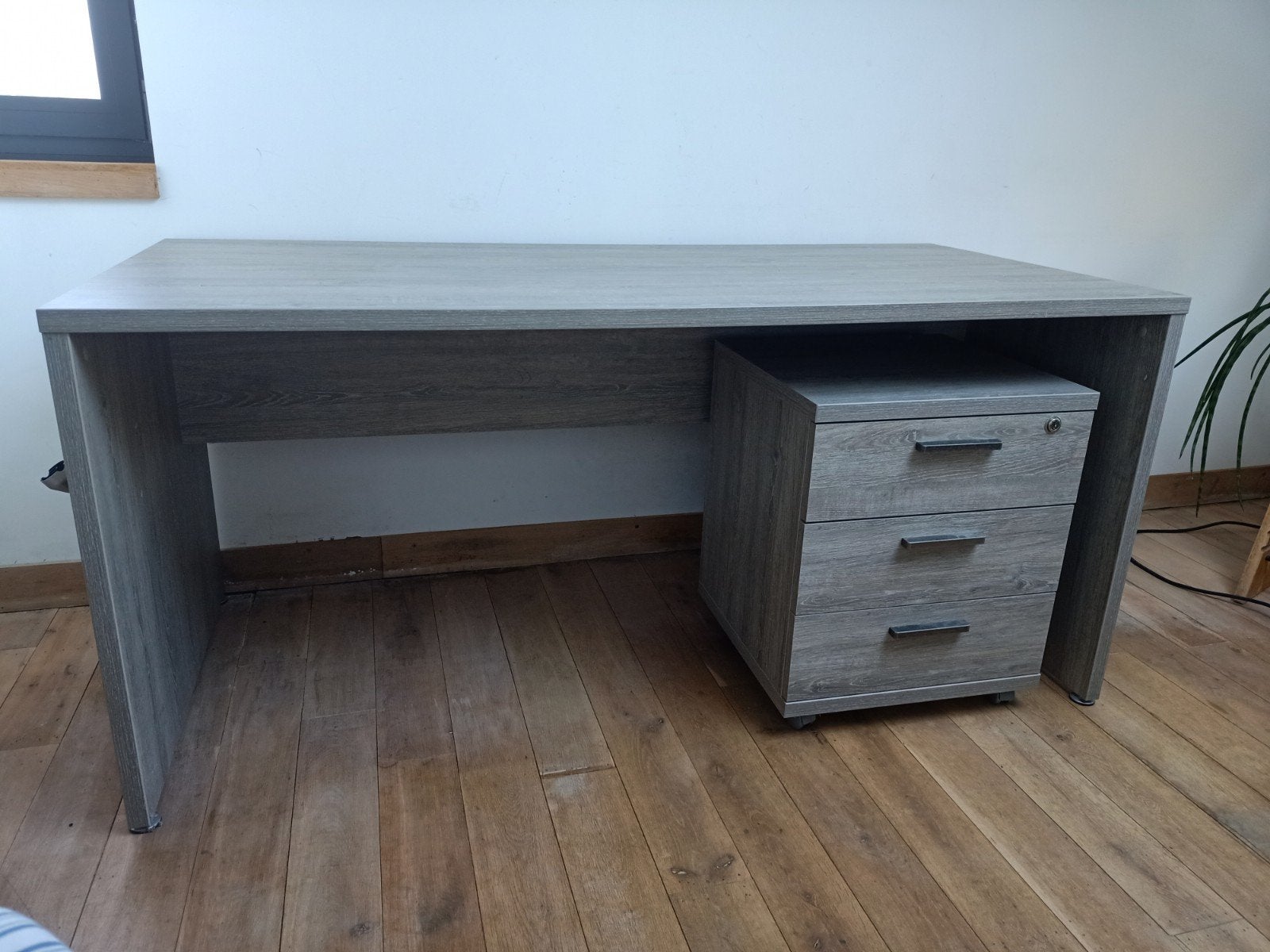 bureau met ladekastje, Ophalen, Zo goed als nieuw